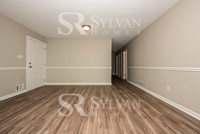 Building Photo - Spacious 3BR Home Awaits You!