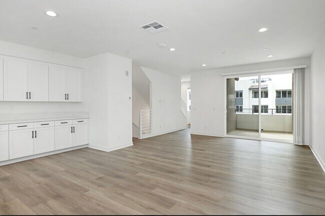 Building Photo - 6130 Village Way