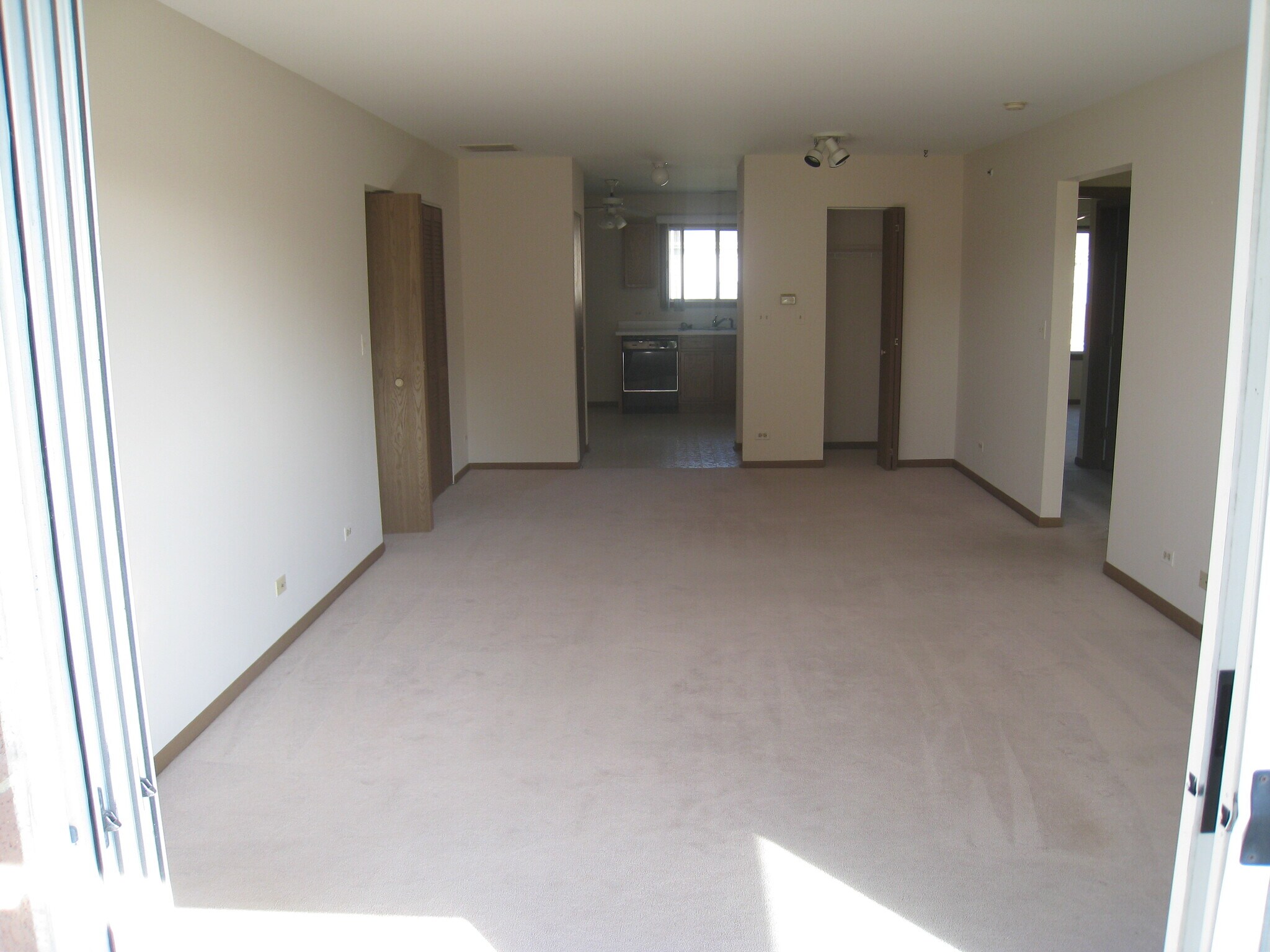 Building Photo - 425 N Eric Dr