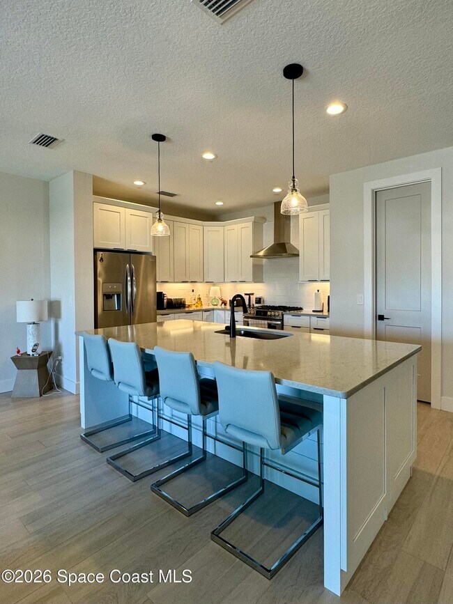 Building Photo - 223 6th Ave