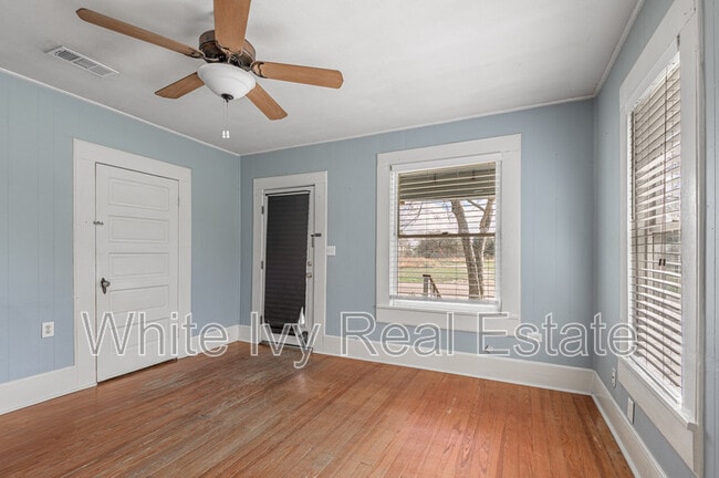 Building Photo - 254 S Railroad St