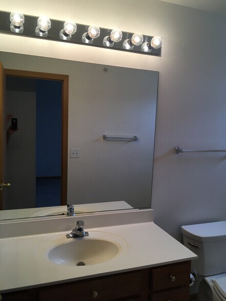 Building Photo - 956 Tanager Ct