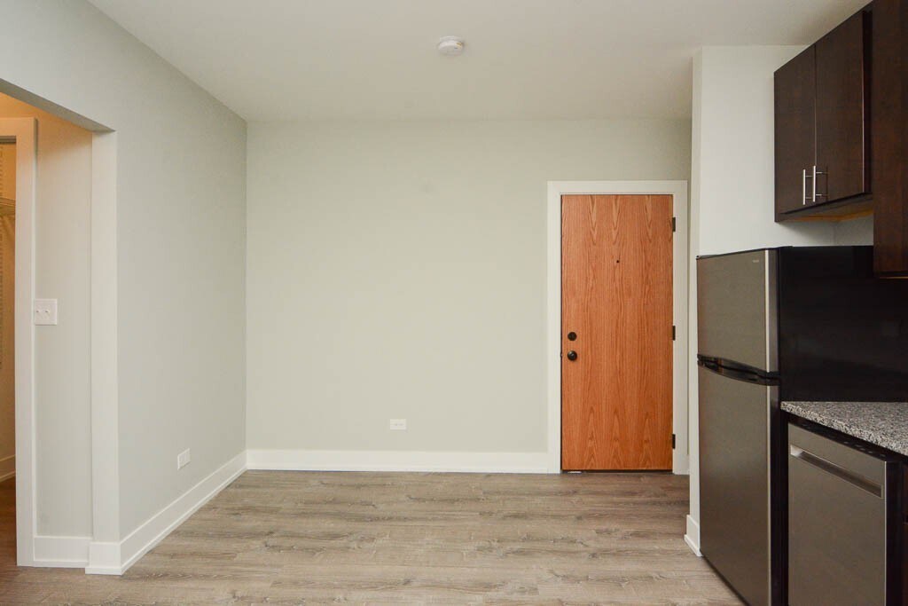 Building Photo - 434.5 W Belden Ave