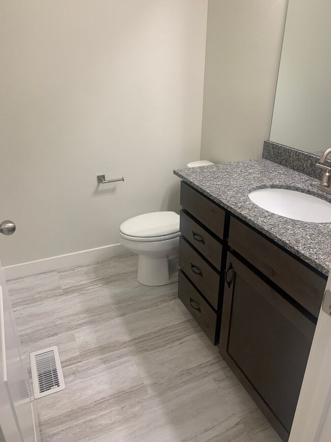 Building Photo - 6 Brand New Townhomes