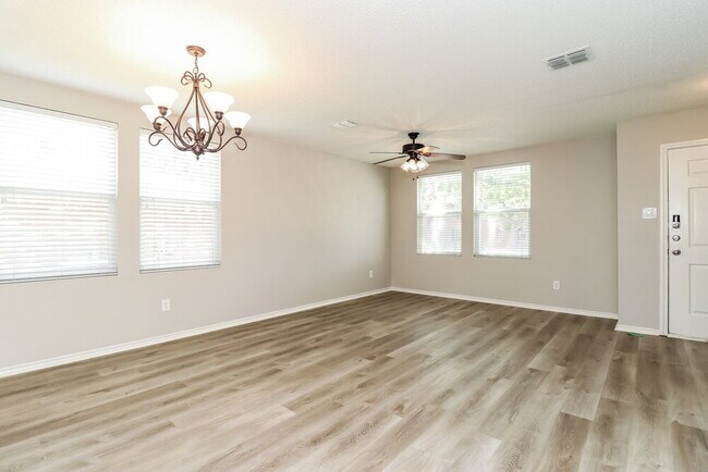 Building Photo - 631 Silvertop Rd