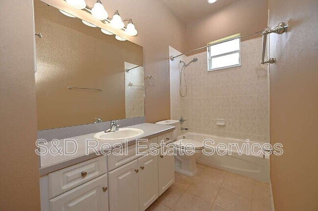 Building Photo - 2618 High Ridge Dr