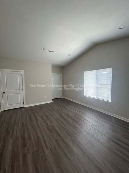 Building Photo - 1736 E Decarsky Ct