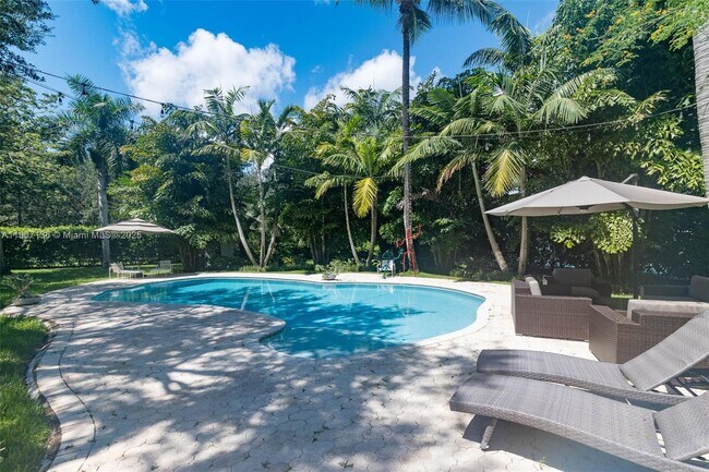 Building Photo - 9240 SW 69th Ct