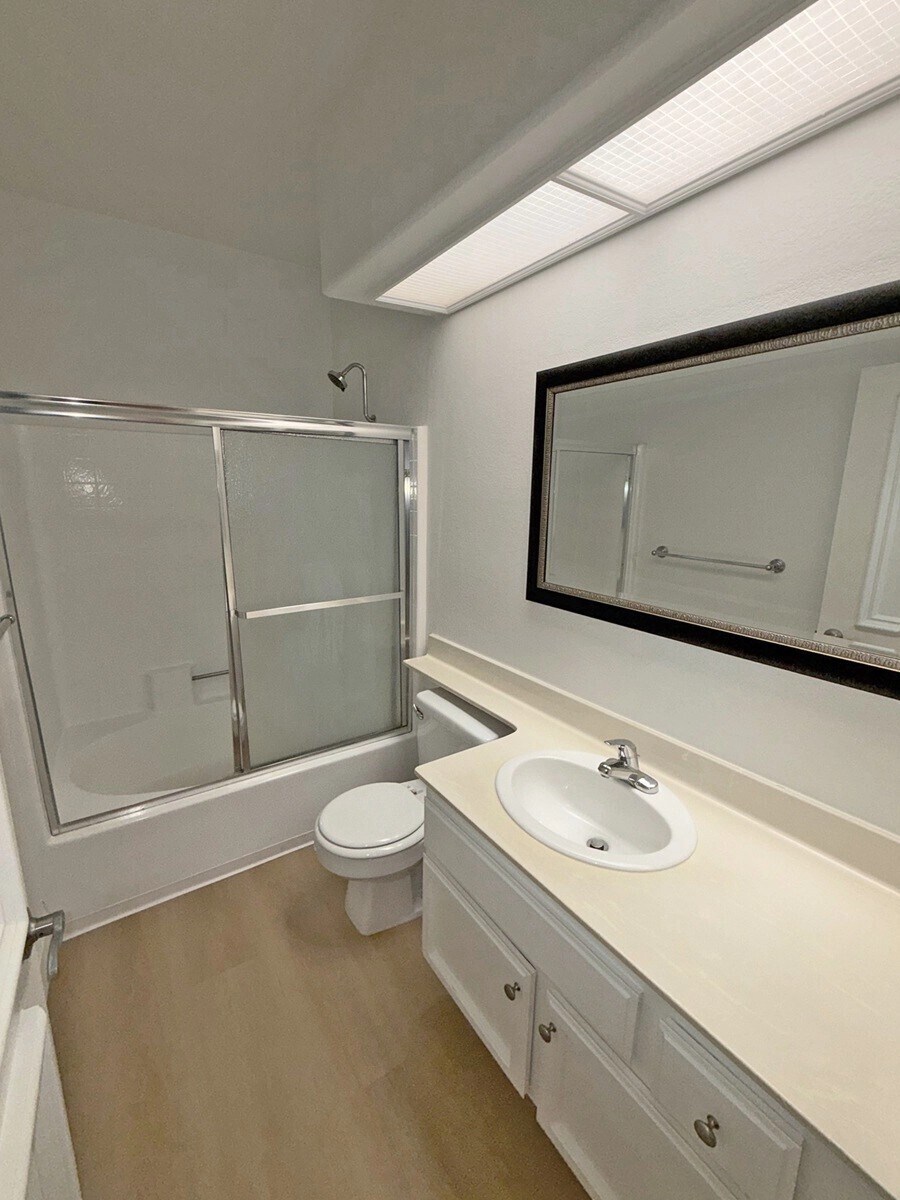 Building Photo - 922 Croft Ave