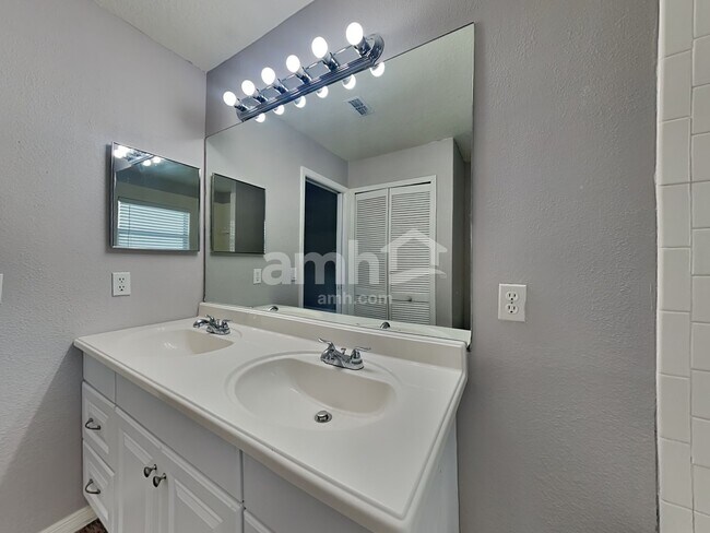 Building Photo - 139 N Cervidae Dr