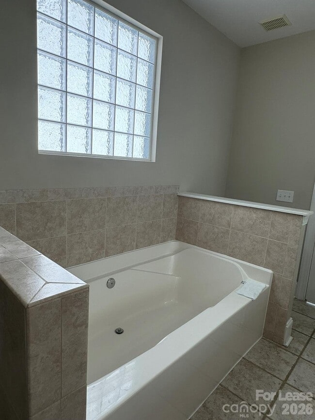 Building Photo - 5117 Alysheba Dr