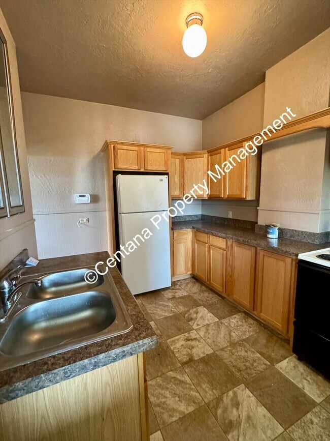 Building Photo - 909-911 Antimony