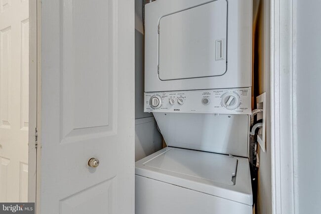 Building Photo - 6015 Curtier Dr