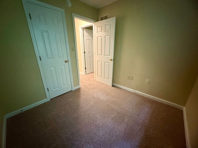 Building Photo - 3 Bedroom 1.5 Bathroom in Elizabethtown!