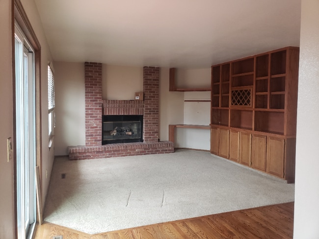 Building Photo - 2043 E Nichols Dr