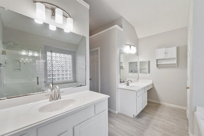 Building Photo - 7039 Fountain Lilly Dr