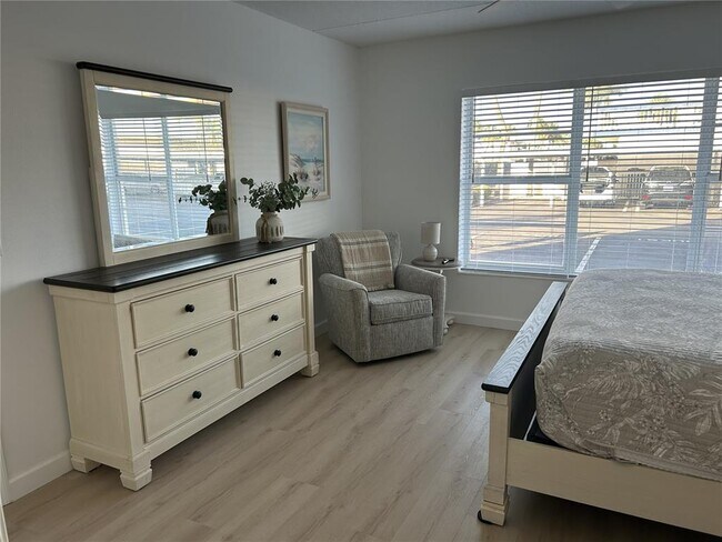 Building Photo - 3808 Gulf of Mexico Dr