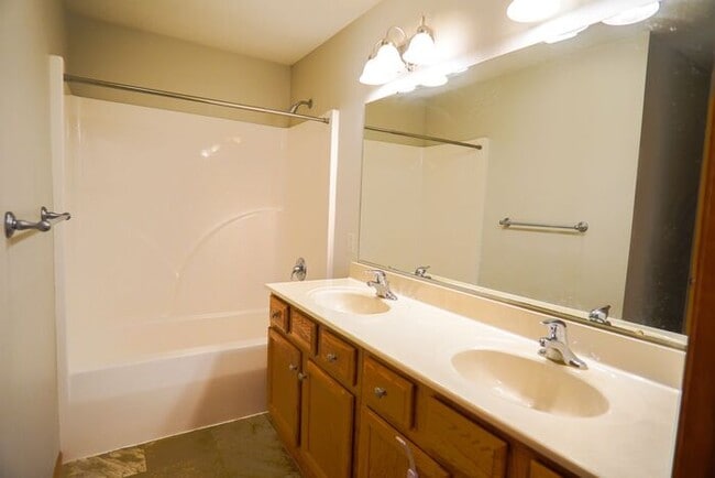 Building Photo - $1,850| 3 Bedroom, 2 Bathroom Duplex | No ...