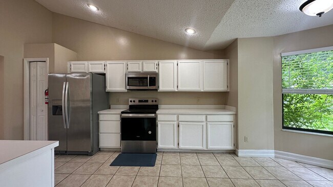 Building Photo - 487 Carrigan Ave