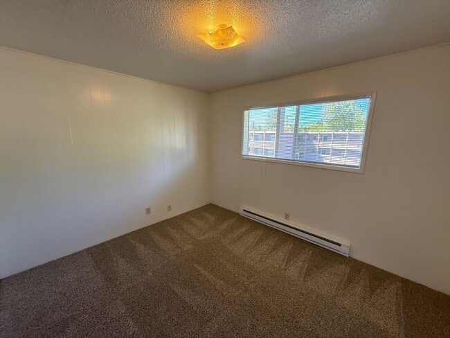 Building Photo - 550 SW Levens St