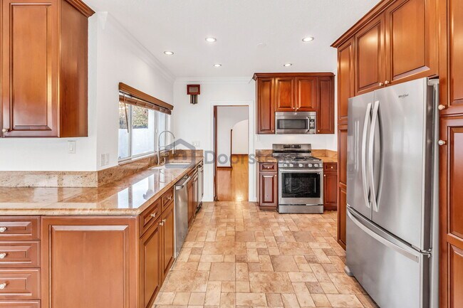 Building Photo - 603 S Mansfield Ave