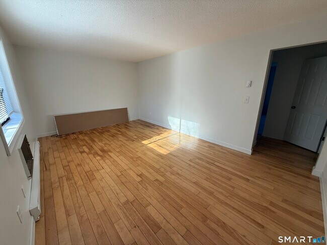 Building Photo - 264 Scott Rd