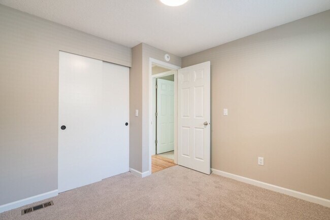 Building Photo - Charming Home in SW Portland