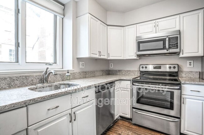 Building Photo - 1203 Michigan Ct