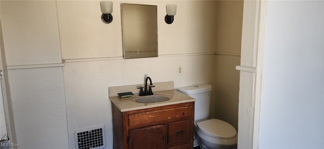 Building Photo - 48 Eleanor Ave