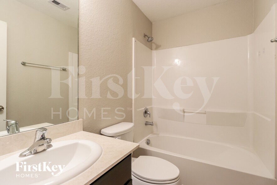 Building Photo - 21699 Horseshoe Dr