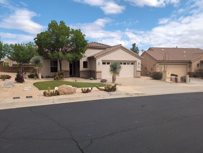 Building Photo - 2 Bedroom Home In Sun River 55+ Community With Amenities