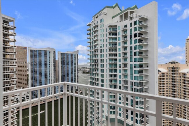 Building Photo - 801 Brickell Key Blvd