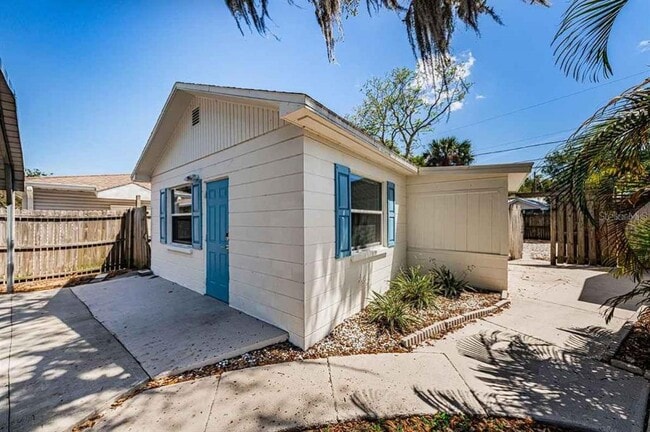 Building Photo - 1233 Sedeeva Cir S