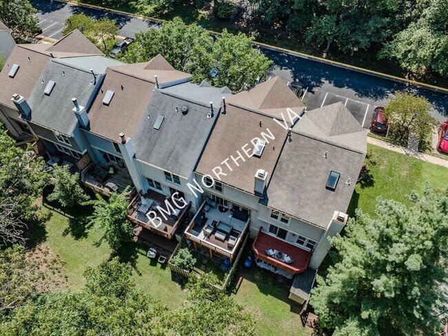 Building Photo - 43790 Laburnum Square