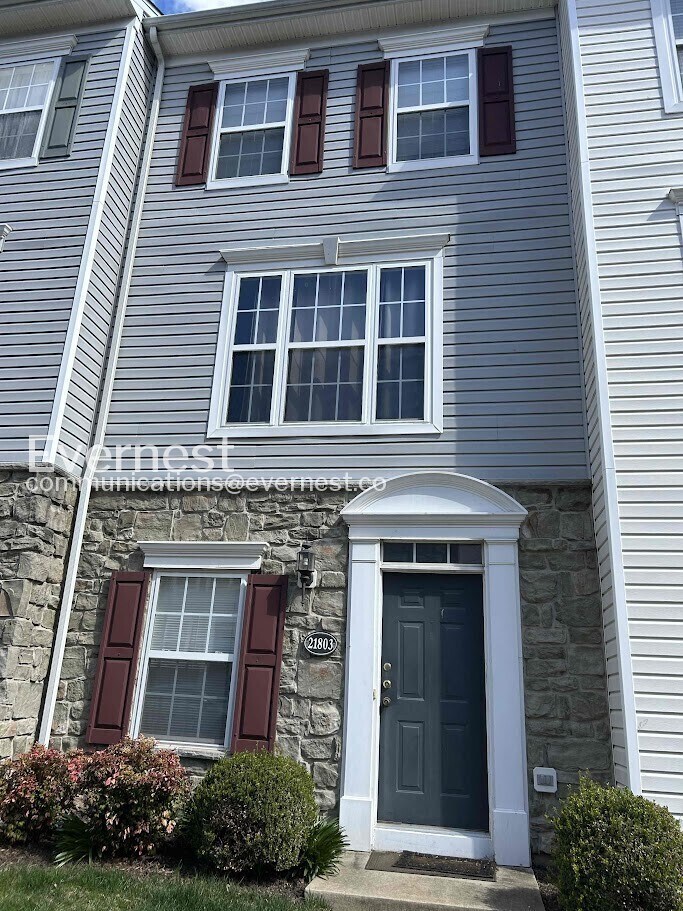 Building Photo - 21803 Flanders Ct