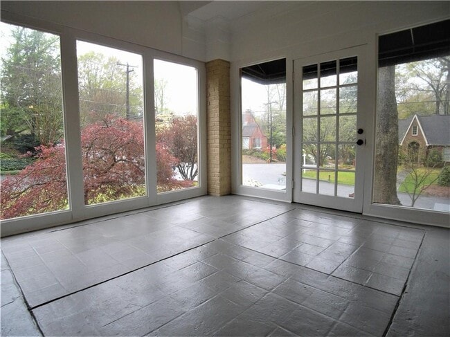 Building Photo - 1200 Stillwood Dr NE