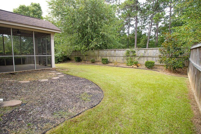 Building Photo - Elegant All-Brick 4 Bedroom Home on a Quie...