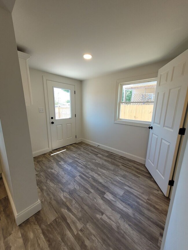 Building Photo - Newly renovated 3 bedroom Townhome - Gordonville