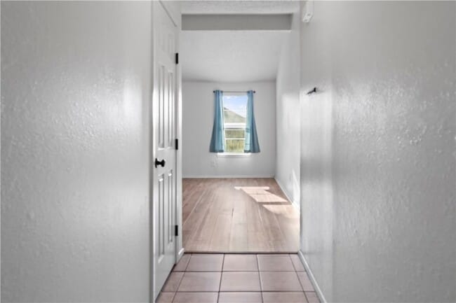 Building Photo - 2809 Vancouver Dr