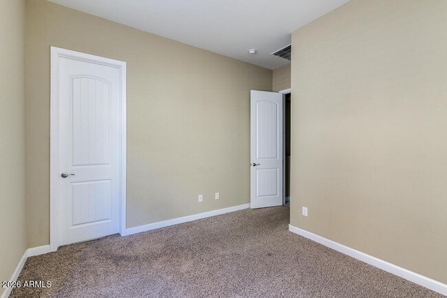 Building Photo - 1367 S Country Club Dr