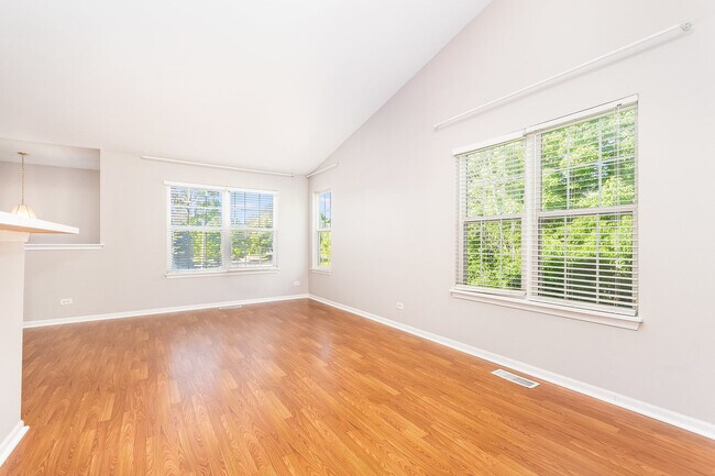 Building Photo - 2404 Golf Ridge Cir