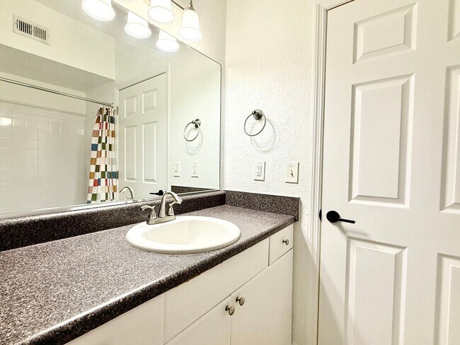 Building Photo - Urban living at its best – 2Bedroooms / 2Baths condo at Grande Downtown Orlando!