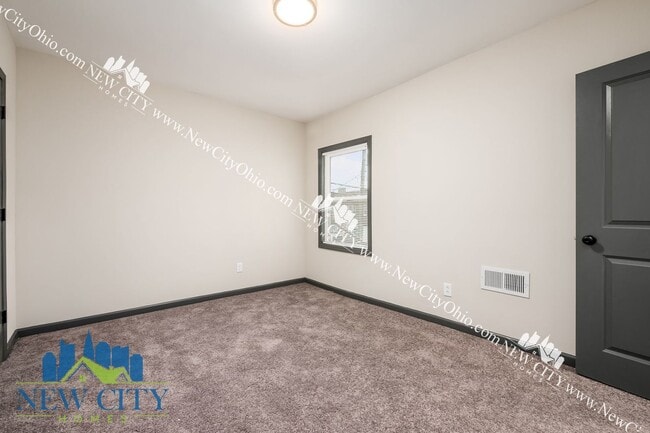 Building Photo - Beautiful Modern 3 Bedroom Renovation in F...