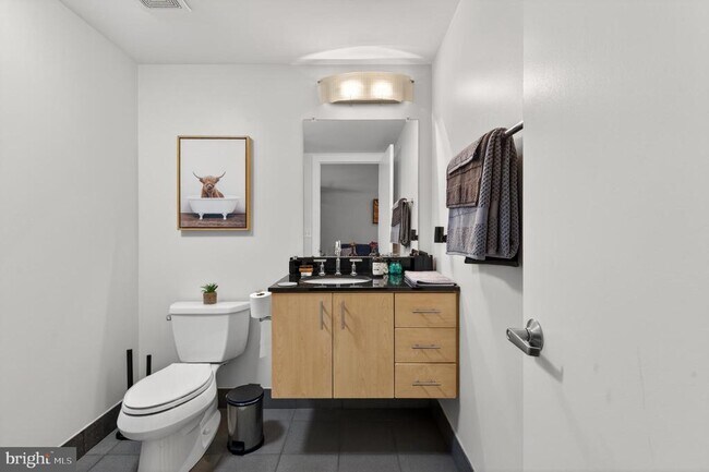 Building Photo - 200 Lincoln Ave