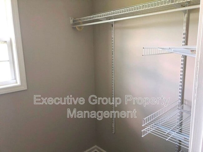 Building Photo - 275 Oxmoor Dr