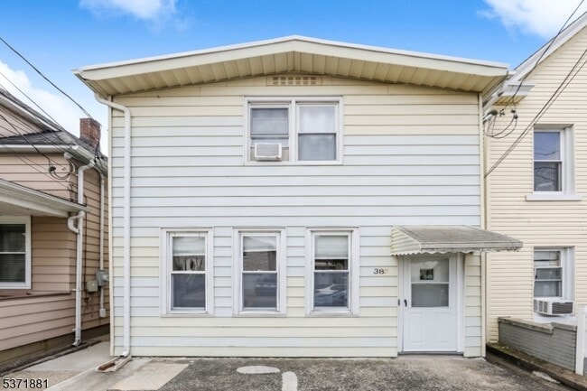 Primary Photo - 38 Semel Ave