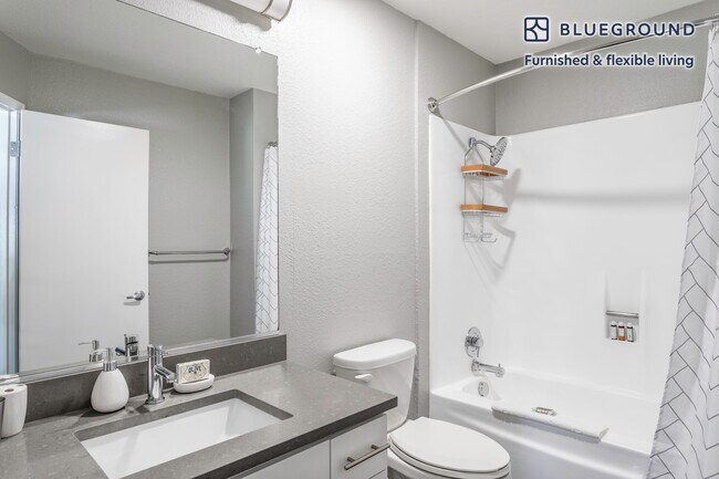 Building Photo - 655 S Fair Oaks Ave