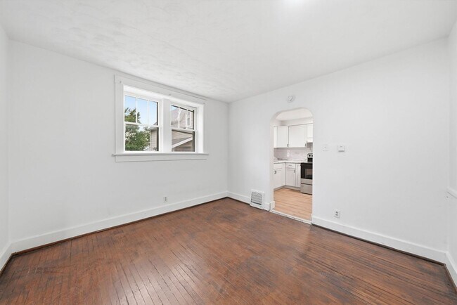 Building Photo - 1211 Emily St