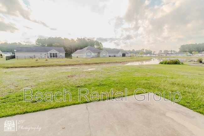 Building Photo - 246 Macarthur Dr