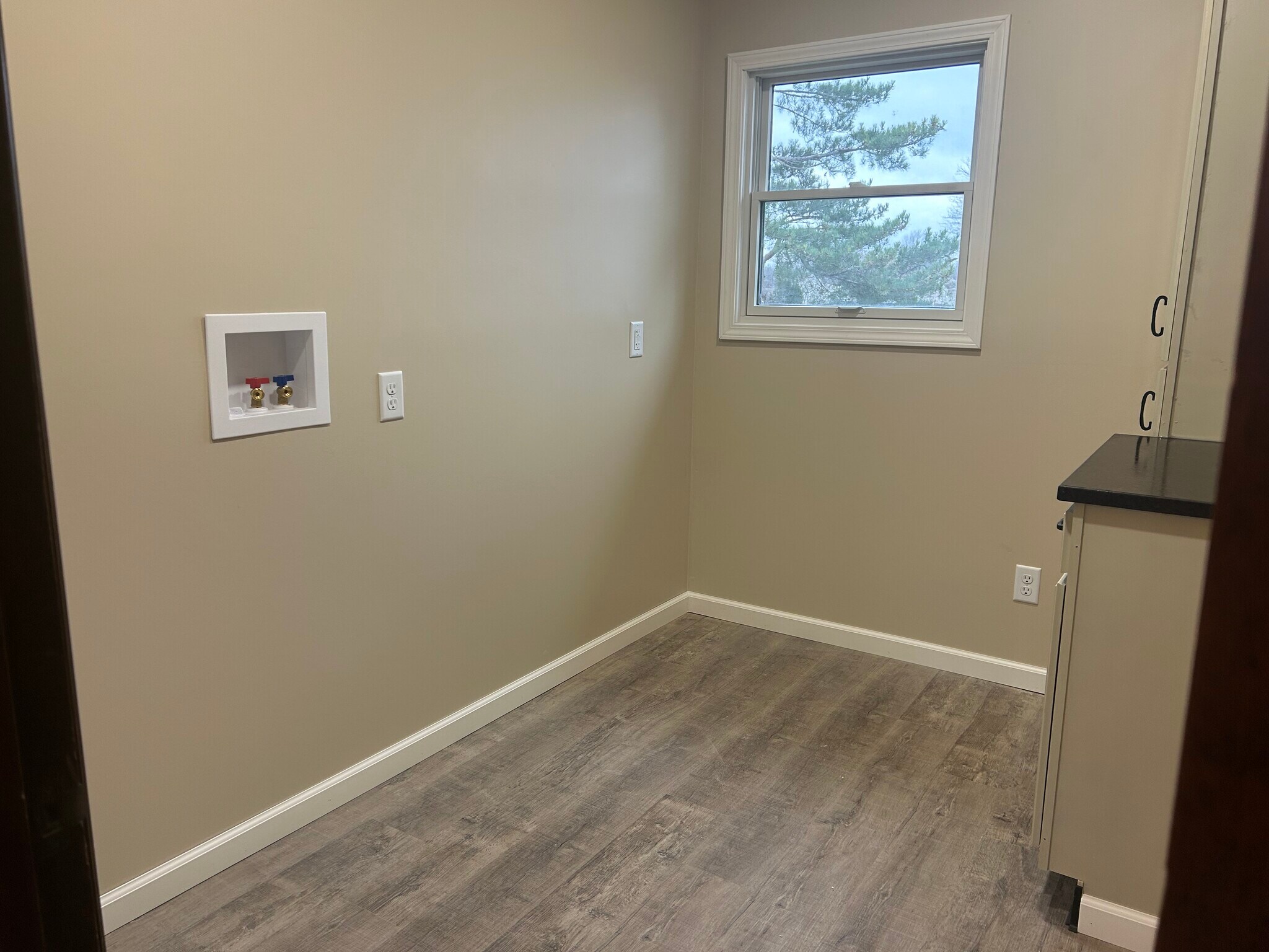 Building Photo - 547 N Broadway St